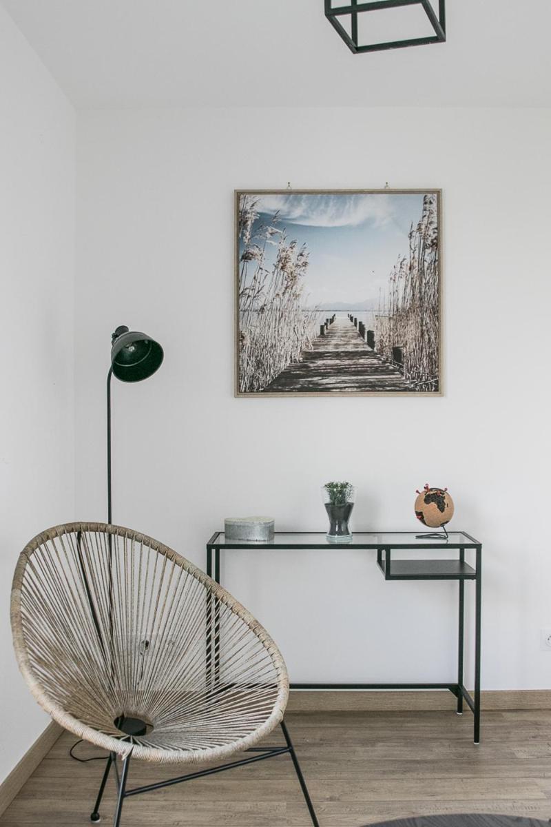 Quijote, Maison Moderne Avec Terrasse A 凯恩 外观 照片